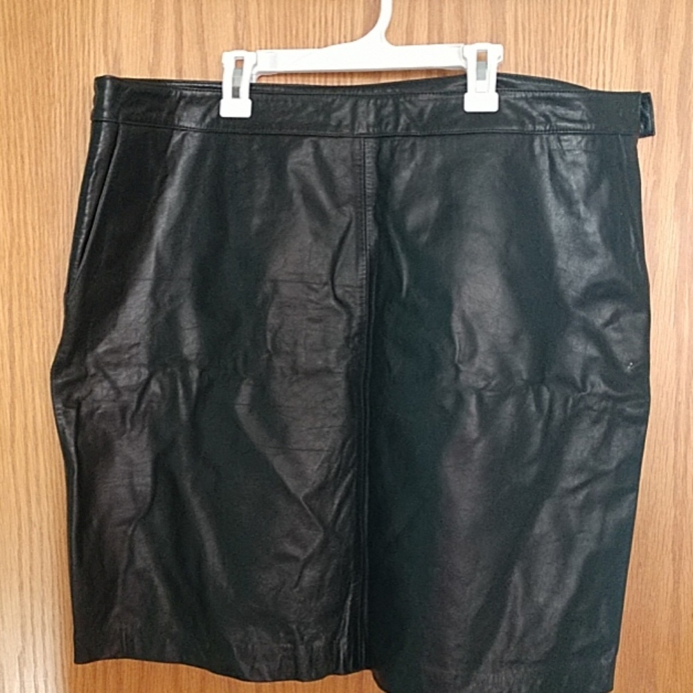 NWOT black genuine leather skirt